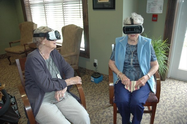 Birkdale seniors enjoy seeing their old homes, sharing memories with friends